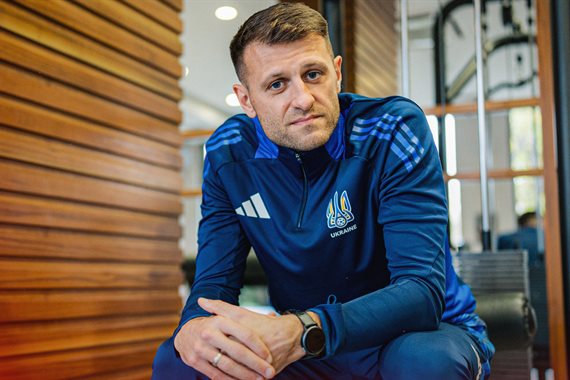 Новий спеціаліст вже з'явився на зборі "синьо-жовтих" у Туреччині.