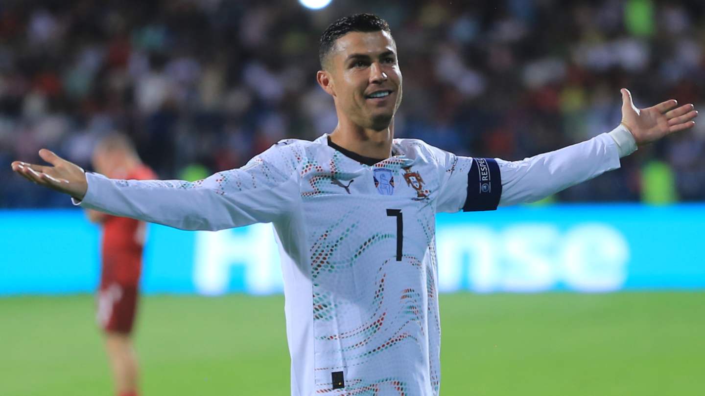 Cristiano Ronaldo прагне встановити рекорд за кількістю голів після перевищення досягнень Lionel Messi