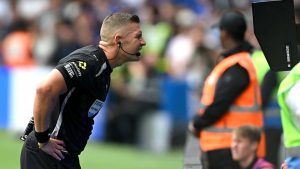 Головний арбітр Premier League висловив офіційну думку щодо суперечливої перемоги Челсі