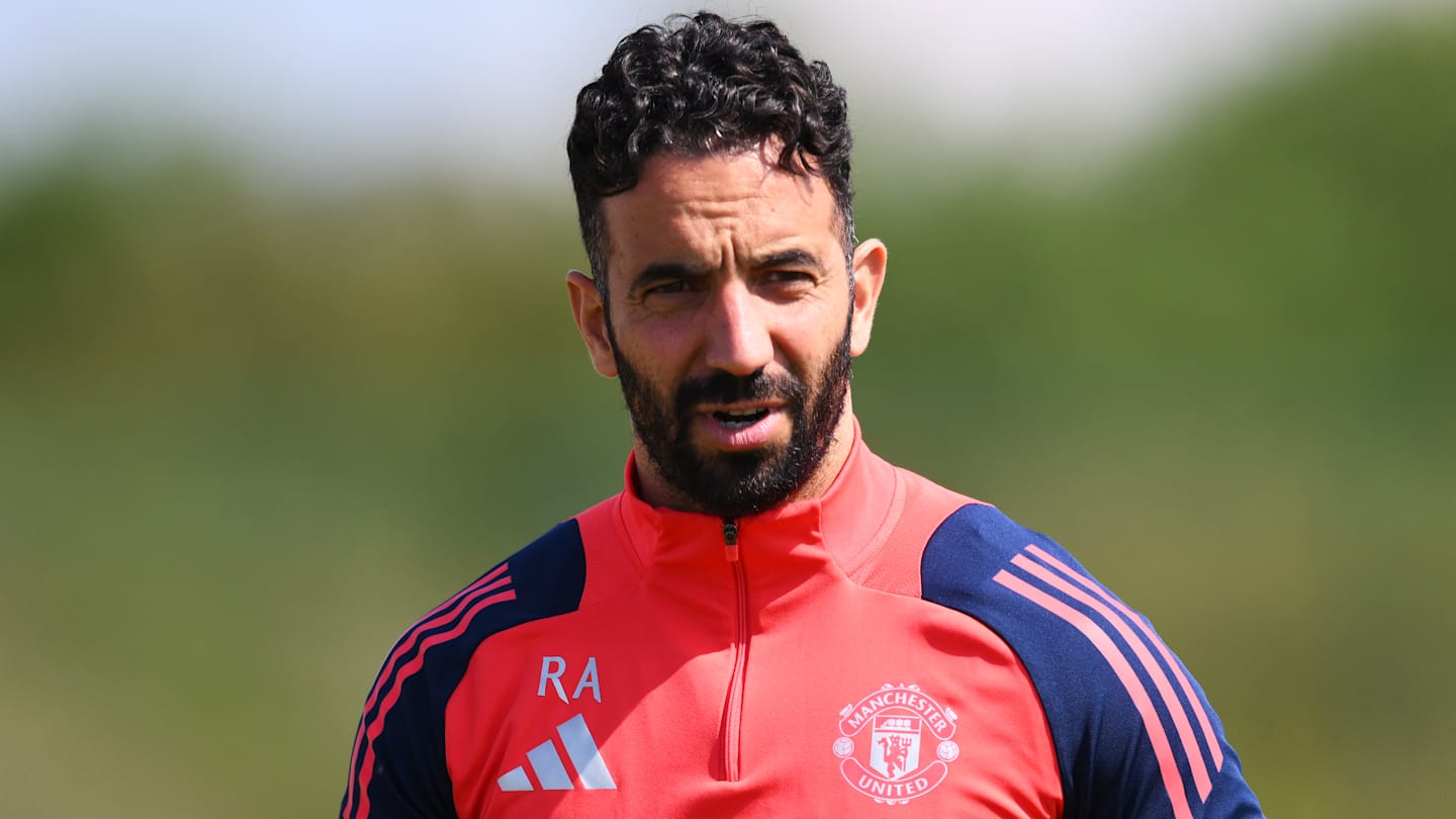 Менеджер, пов'язаний з Man Utd, веде переговори про продовження контракту в іншому клубі