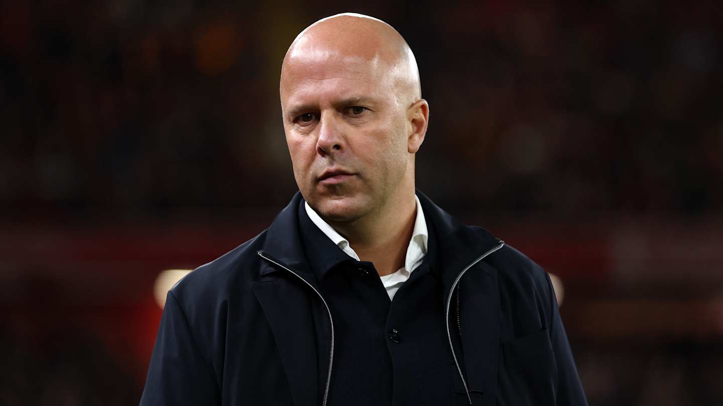 Arne Slot реагує на жахливу форму Ліверпуля небаченим складом команди проти Вест Гема