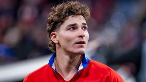 Барселона проявляє рішучість у трансфері Хуліана Альвареса