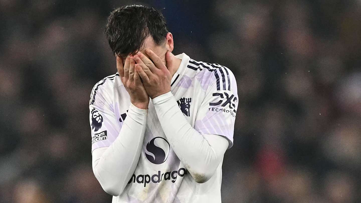 Гравці Манчестер Юнайтед в матчі проти Астон Вілли: поразка ускладнена великою травмою