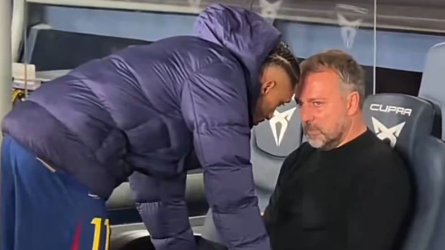 Hansi Flick та Raphinha коментують зображення після матчу Барселони