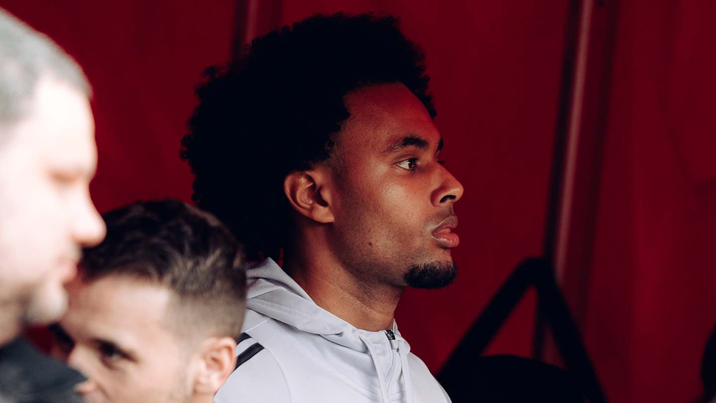 Man Utd обговорює можливий продаж Joshua Zirkzee після поразки у матчі з Michael Carrick