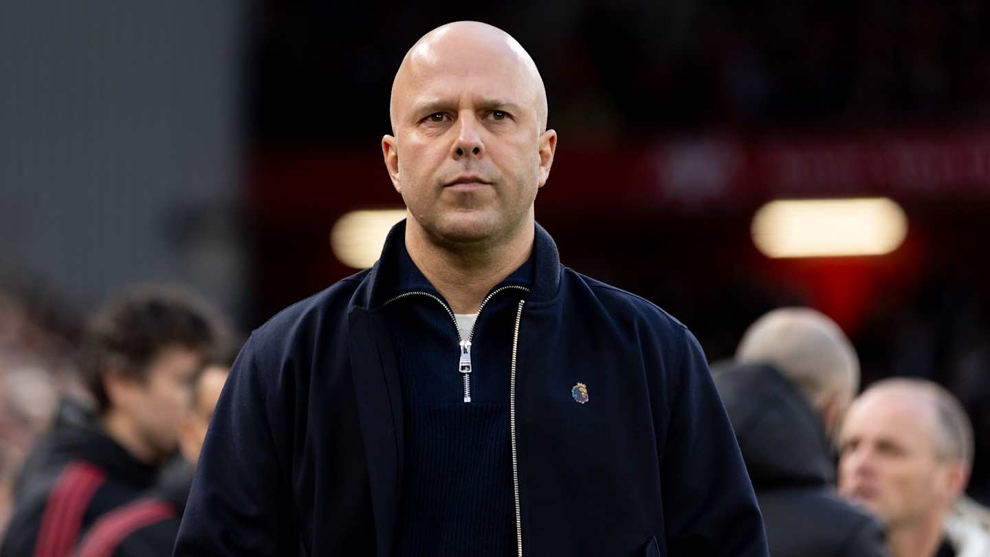 Рішення Арне Слота для кризи правого захисника Ліверпуля призводить до першого літнього відходу