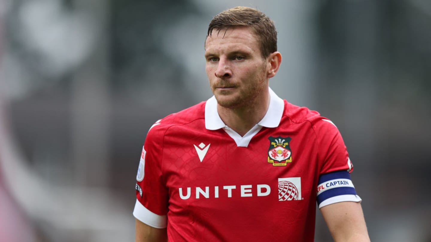 Wrexham Promotion Hero Розкритикував Клуб Після Примусового Виходу