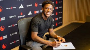 Обговорення нового окладу Коббі Мейну у порівнянні з його партнерами по Манчестер Юнайтед