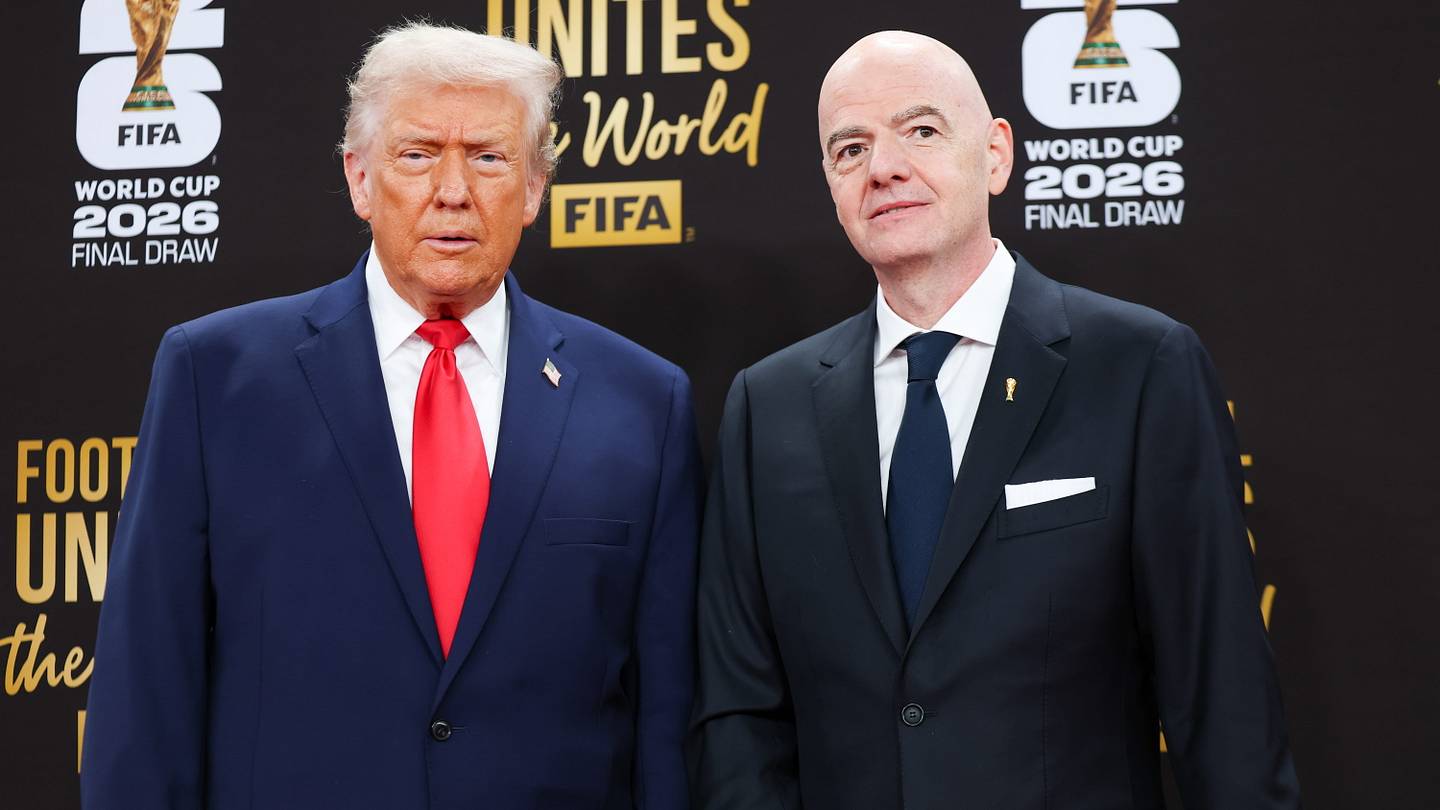 FIFA President захищає план Дональда Трампа щодо трофею Чемпіонату світу