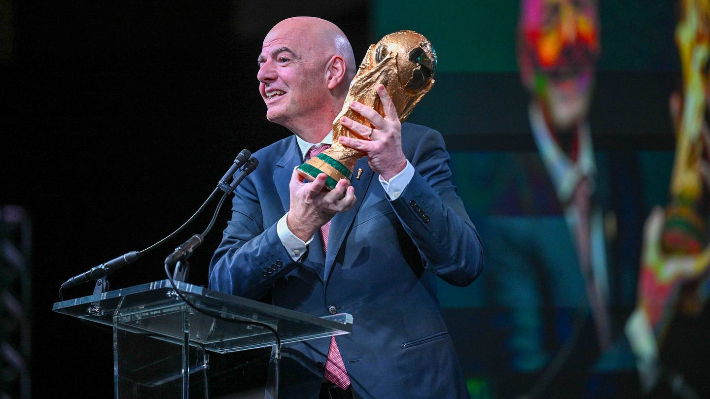 FIFA та Інфантіно наполягають на планах ЧС незважаючи на загрозу бойкоту