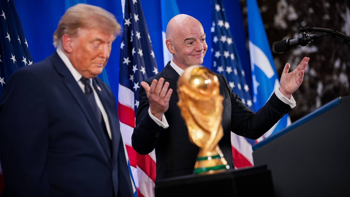 План президента FIFA щодо продажу чемпіонату світу: мільйони грошей та зв'язки з Трампом