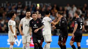 Phil Parkinson висловлює невдоволення після спірного моменту в нічиїй Wrexham з Swansea