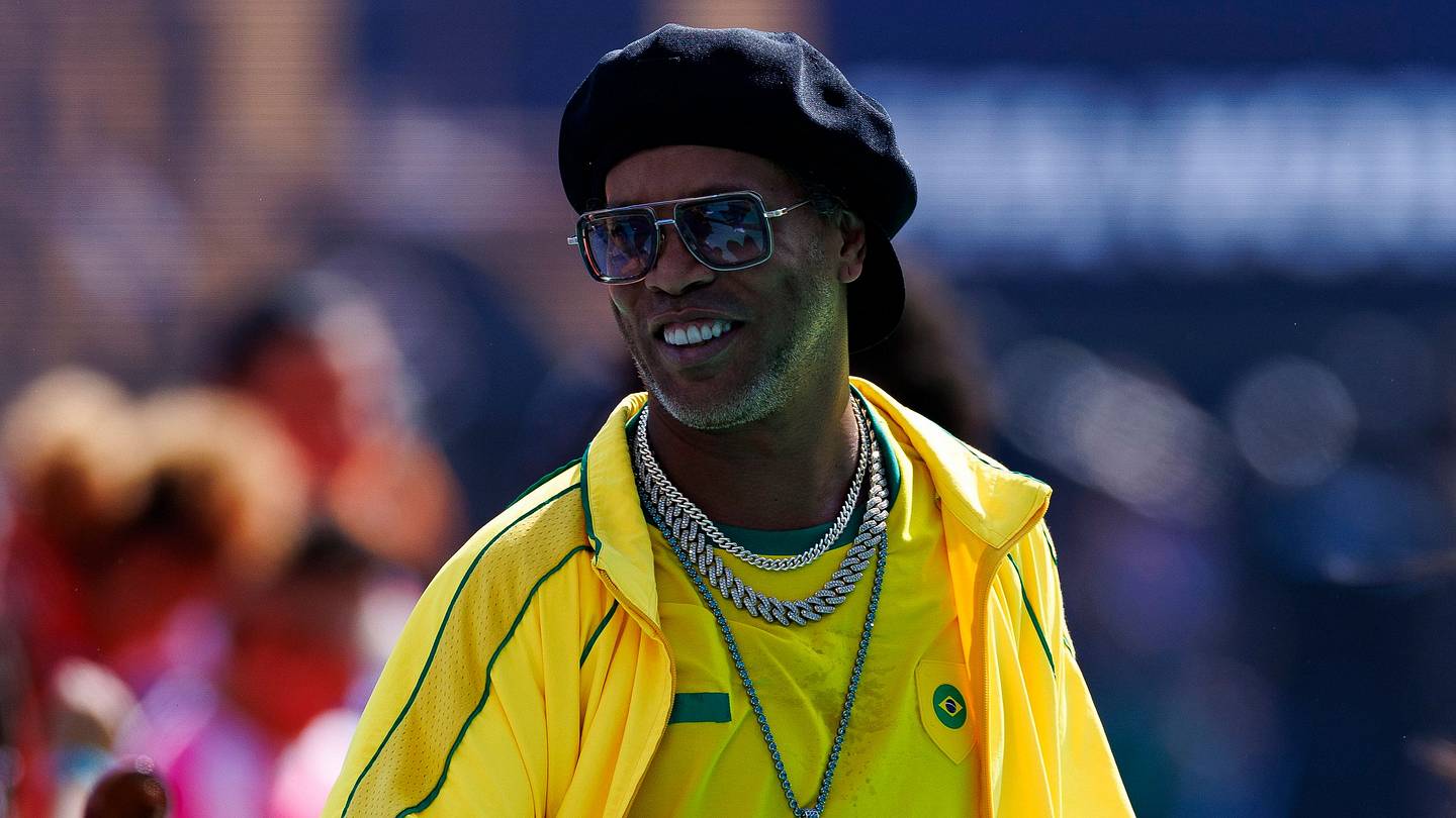 Ronaldinho робить вражаюче повернення у професійний футбол з підтвердженою датою